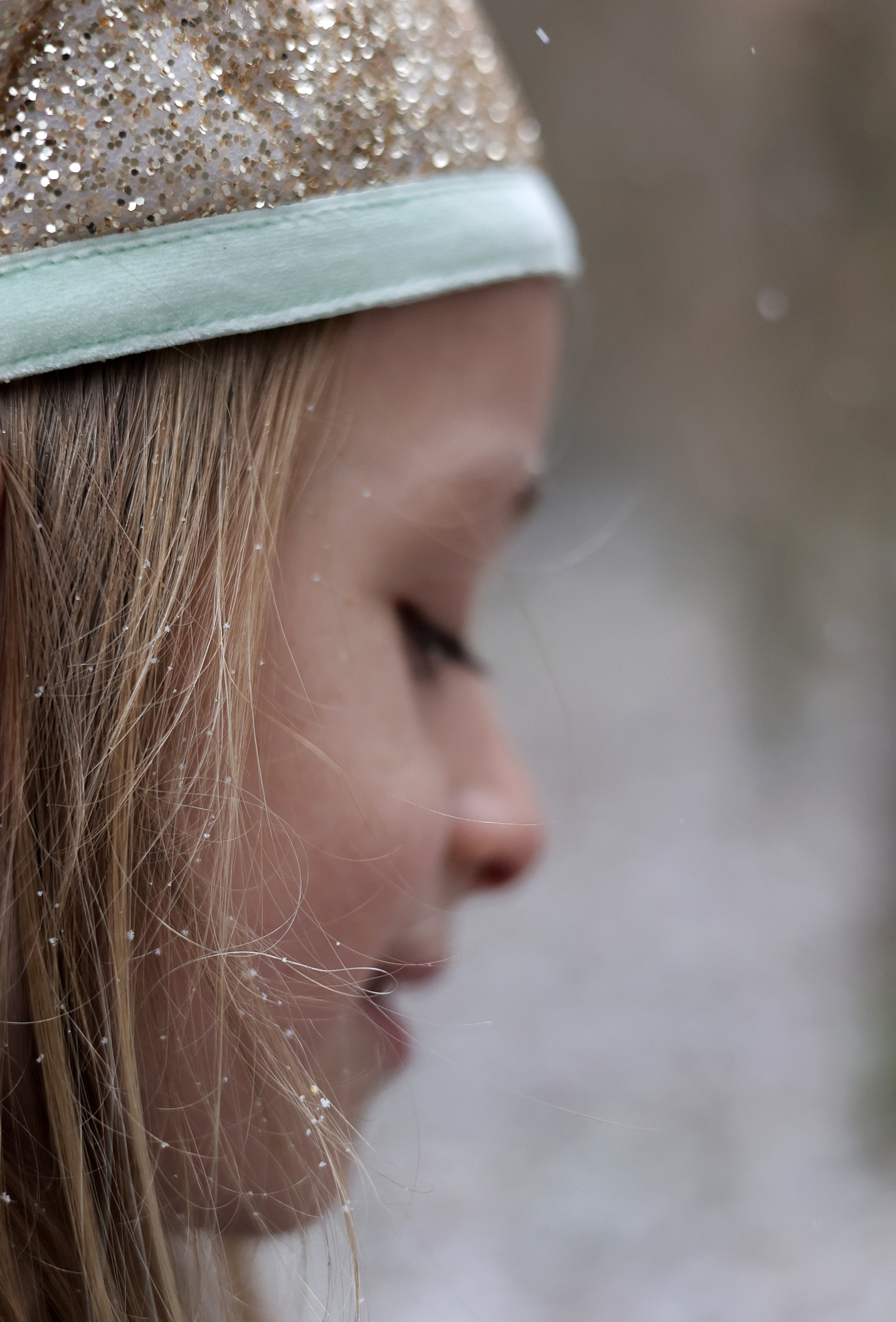 Anmutiges Portrait von Kind im Winter nahe Crailsheim