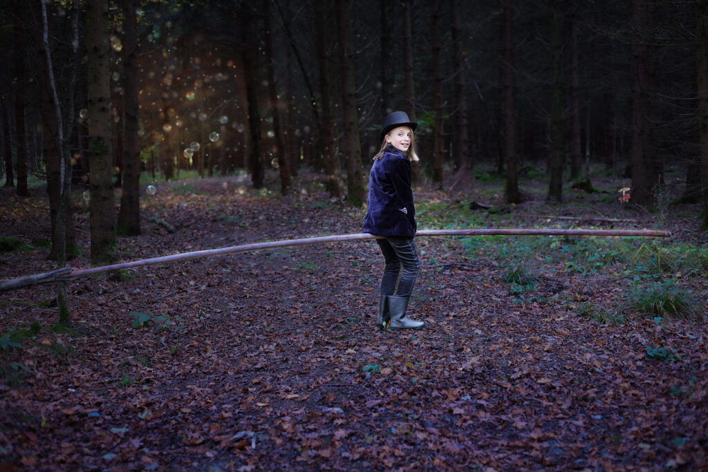 Foto von Jungen im Wald